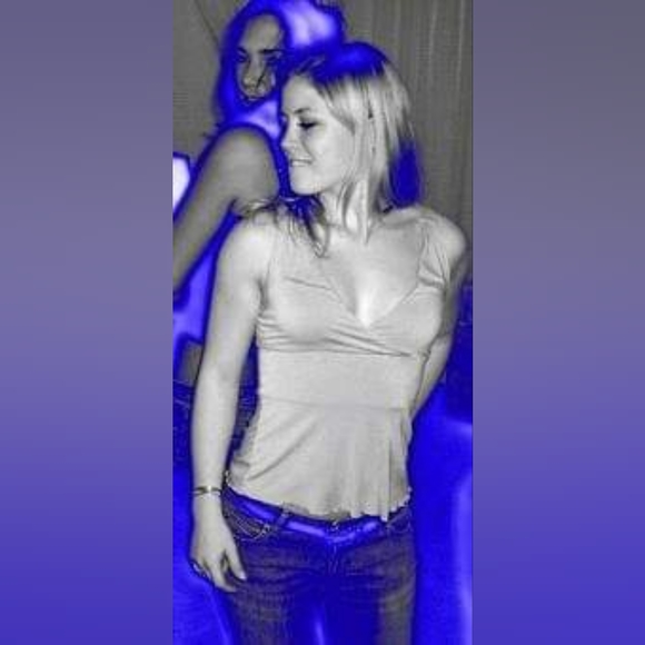 Meet your Posher, Liz - Picture 3 of 16